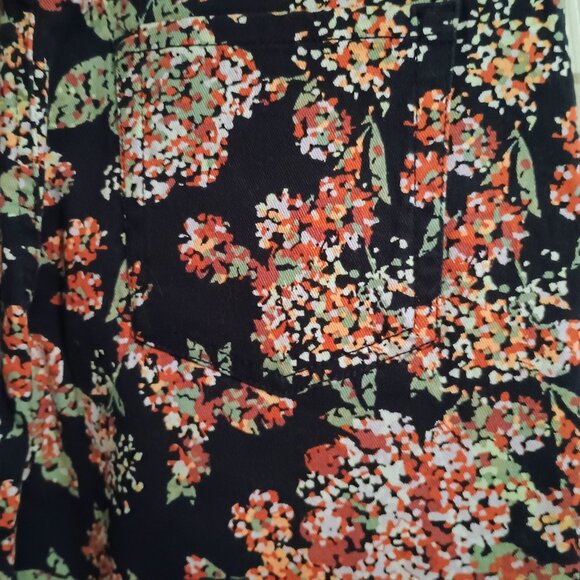 Gloria Vanderbilt Amanda Denim Black Floral Capris, Sz 10, High Rise, New - Picture 3 of 5